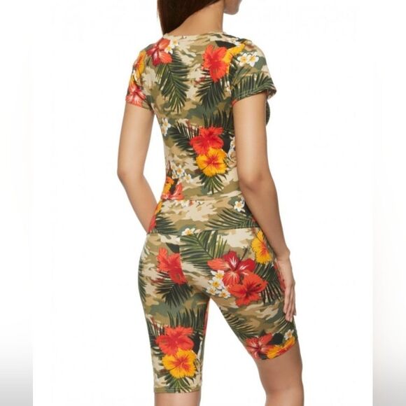 Plus, size Camo Floral Print 2pc short and tee set sz. 1x - Picture 2 of 3